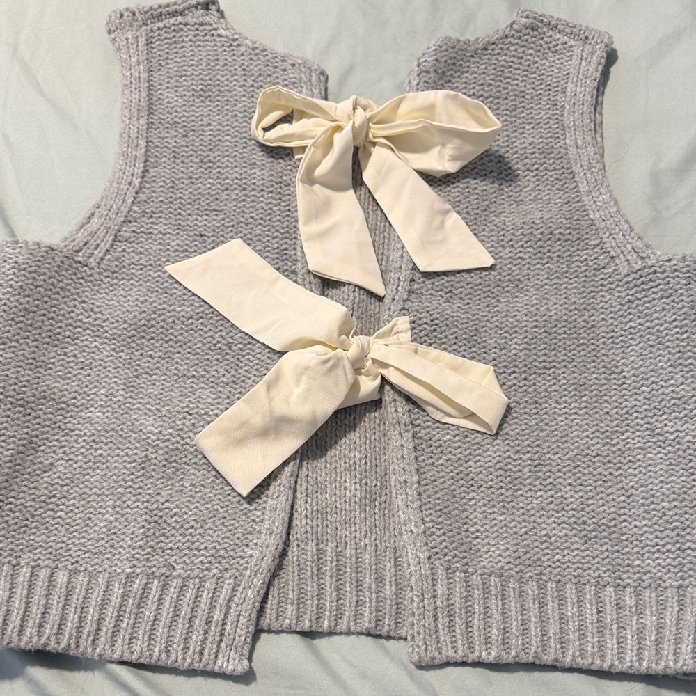 Gray Knit Vest with Cream Bows